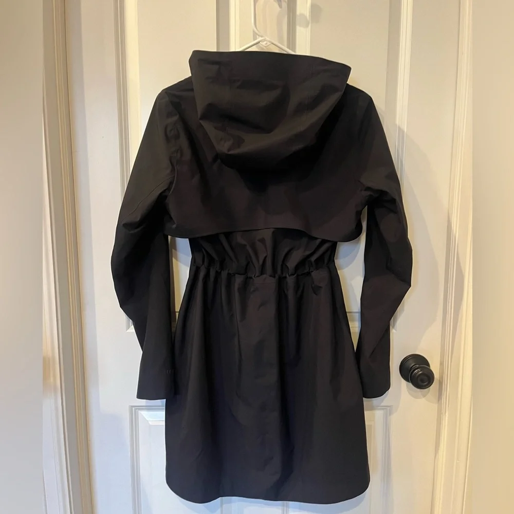Lululemon Athletica Rain Rebel Black Trench, Size 6 - Picture 6 of 16